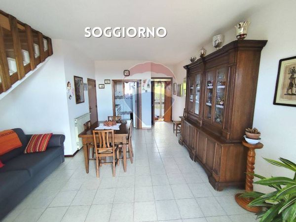 Villa a schiera Sassofortino, Roccastrada, GR Vendita