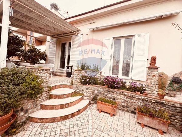 Casa Indipendente Cecina, LI Vendita