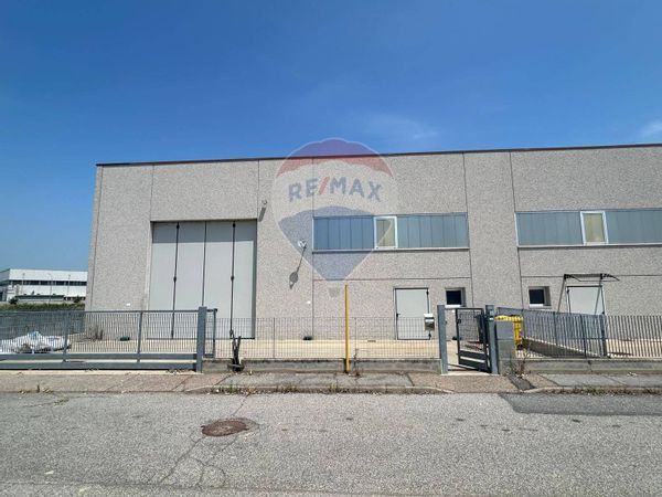 Capannone Industriale Tricerro, VC Affitto