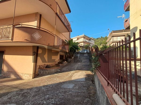 Villetta bifamiliare Gaggi, ME Vendita