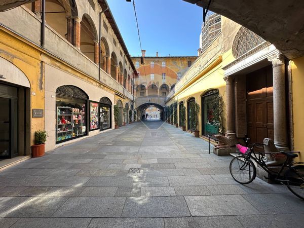 Negozio Centro storico, Reggio nell'Emilia, RE Affitto