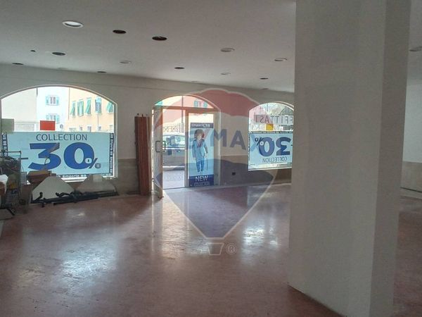 Locale Commerciale Cles, TN Affitto