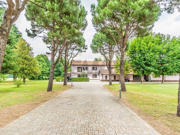 Cascina/Casale Bienate, Magnago, MI Vendita