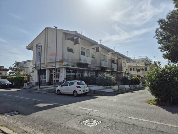 Locale Commerciale Fregene, Fiumicino, RM Affitto