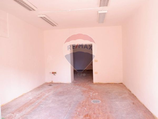 Locale Commerciale Puccianiello, Caserta, CE Affitto