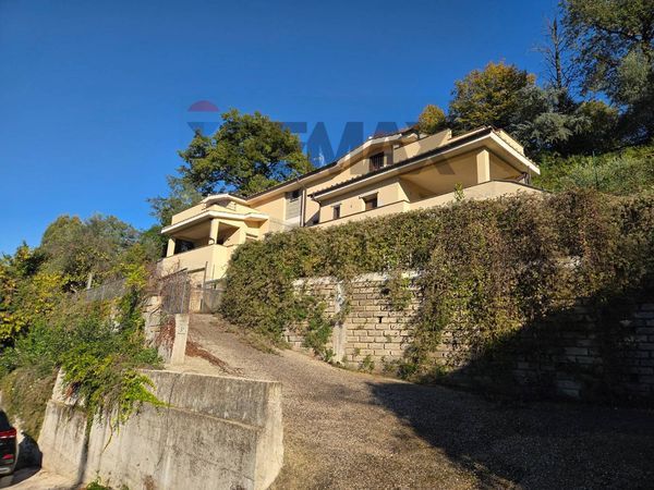 Villetta bifamiliare Montelarco, Rignano Flaminio, RM Vendita