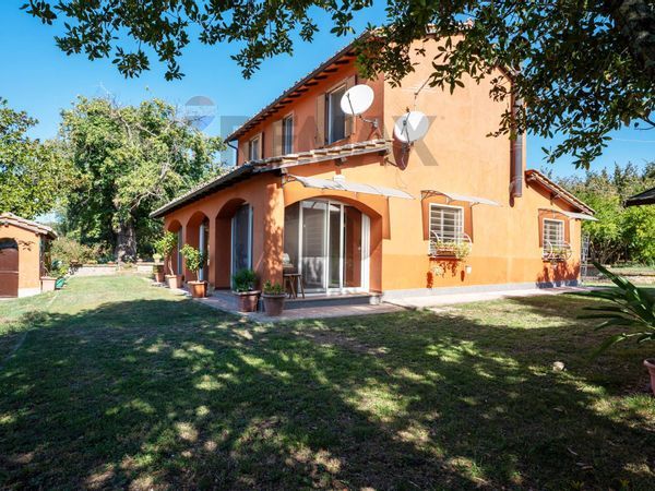 Cascina/Casale Capranica, VT Vendita