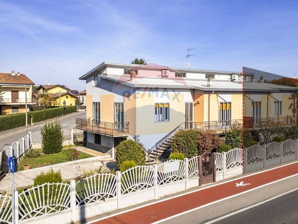 Villetta bifamiliare Cairate, VA Vendita