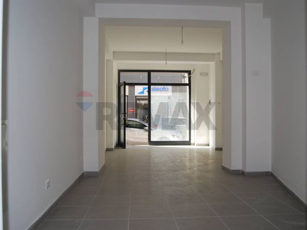 Locale Commerciale Centro storico, L'Aquila, AQ Affitto - Foto 3