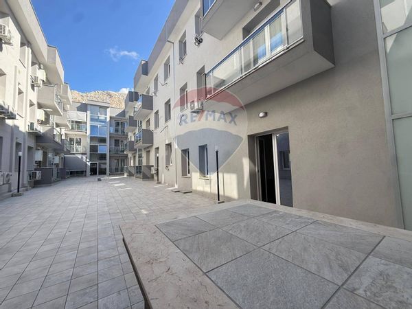 Locale Commerciale Isola delle Femmine, PA Affitto