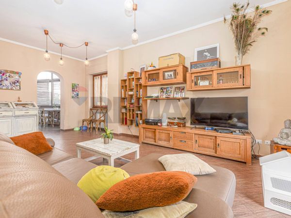 Appartamento Santa Maria delle Mole, Marino, RM Vendita