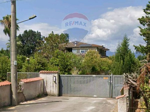 Porzione di villa Periferico, Latina, LT Vendita