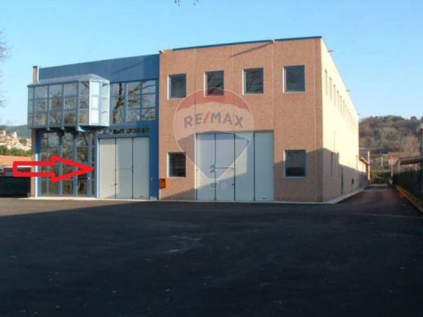 Locale Commerciale Deruta, PG Affitto