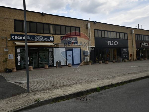 Negozio San Vito, Lucca, LU Affitto