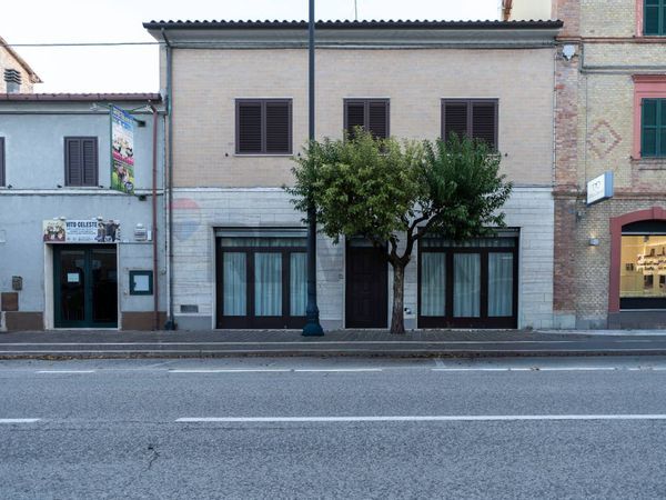 Negozio Moie, Maiolati Spontini, AN Affitto