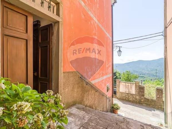 Appartamento Castello, Carro, SP Vendita