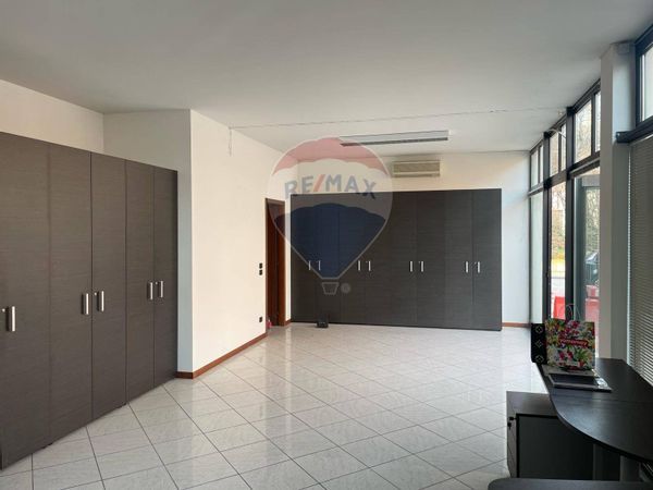 Locale Commerciale Monticelli Terme, Montechiarugolo, PR Affitto