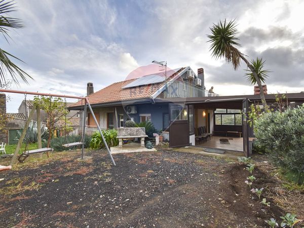 Casa Semindipendente Milo, CT Vendita