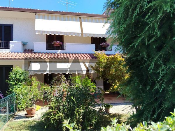 Villa a schiera Vergiate, VA Vendita