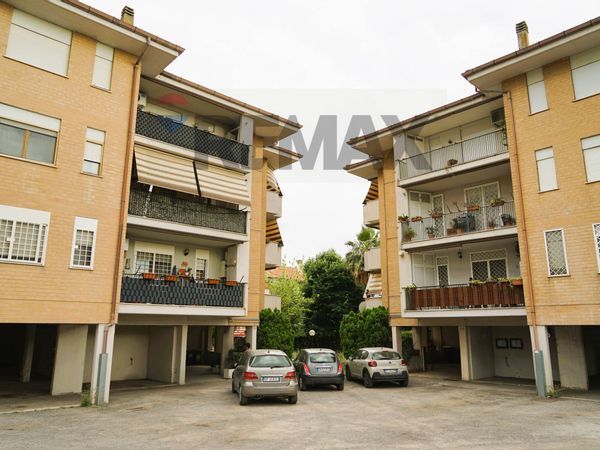 Appartamento Ariccia, RM Vendita