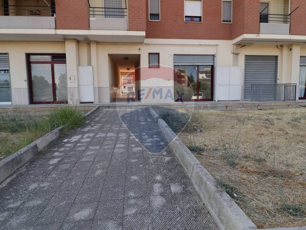 Locale Commerciale Periferia Nord, Matera, MT Affitto