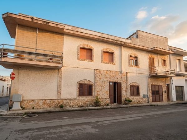 Villetta bifamiliare Campi Salentina, LE Vendita