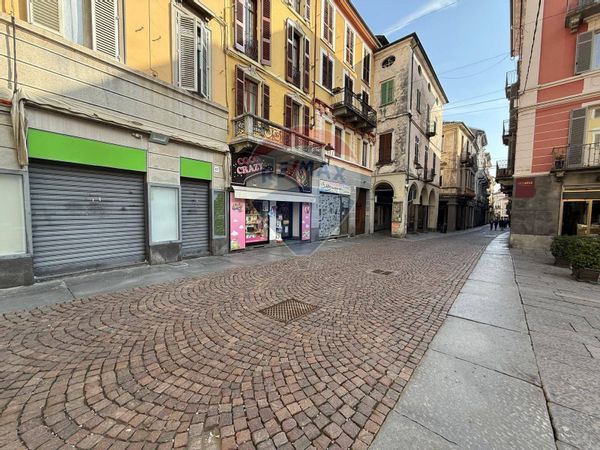 Locale Commerciale Centro, Biella, BI Affitto