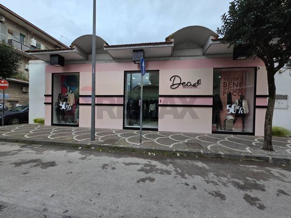 Negozio Pio XII, Casoria, NA Affitto