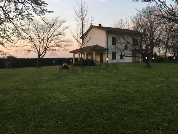 Villa singola Sale, AL Vendita