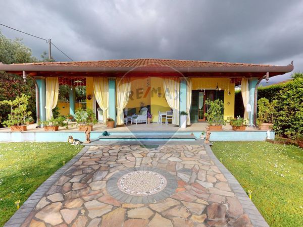 Villa singola Querceta, Seravezza, LU Vendita