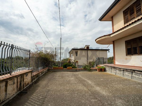 Villetta bifamiliare Paternò, CT Vendita