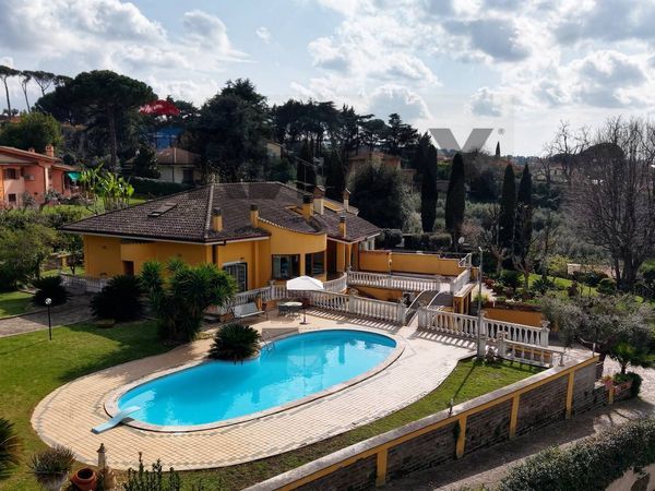Villetta bifamiliare Frascati, RM Vendita