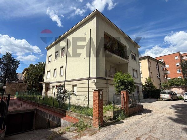 Casa Indipendente Zona Viale Roma, Foligno, PG Vendita