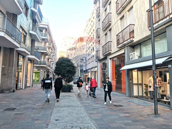 Negozio Centro, Busto Arsizio, VA Affitto - Foto 2