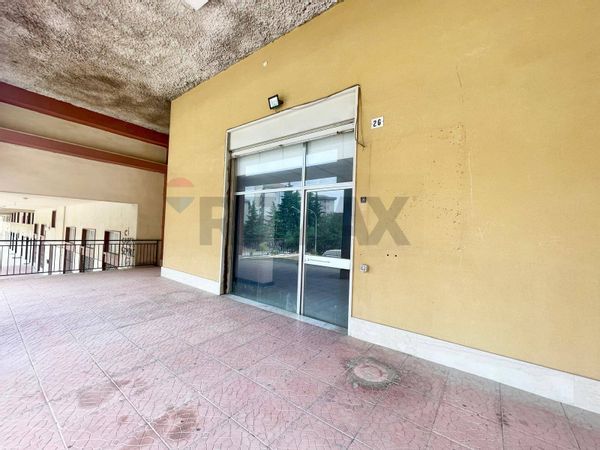 Locale Commerciale Zona Alta, Caltanissetta, CL Affitto - Foto 4