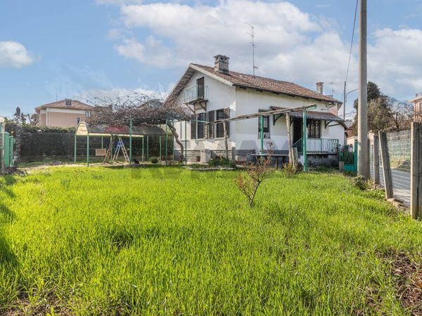 Casa Indipendente Semicentro, Biella, BI Vendita