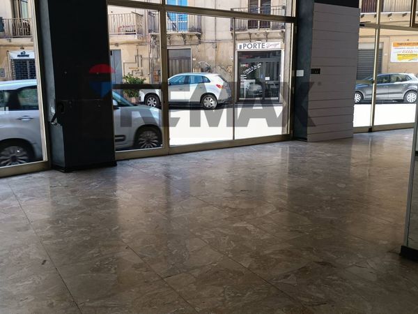 Negozio Centro storico - zona centrale, Enna, EN Affitto - Foto 3