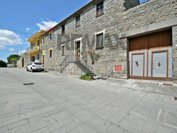 Casa Indipendente Serrenti, SU Vendita