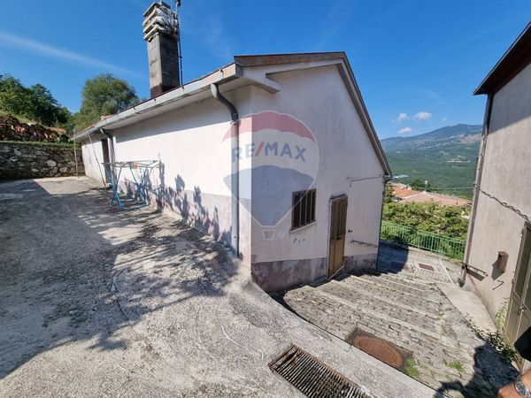 Casa Semindipendente Castel del Giudice, IS Vendita