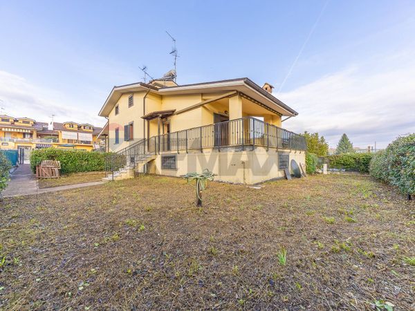 Villetta bifamiliare Labico, RM Vendita