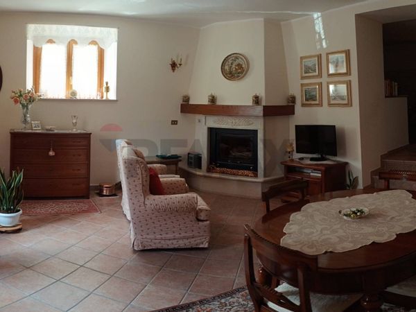 Casa Indipendente Opi, AQ Vendita