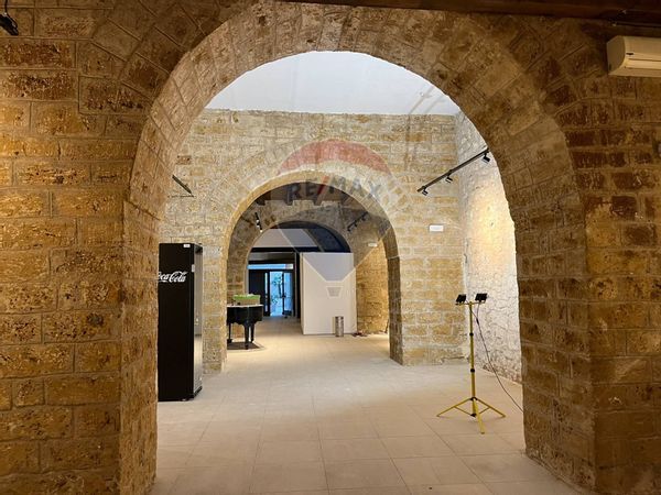 Locale Commerciale Città Vecchia, Bari, BA Affitto - Foto 2