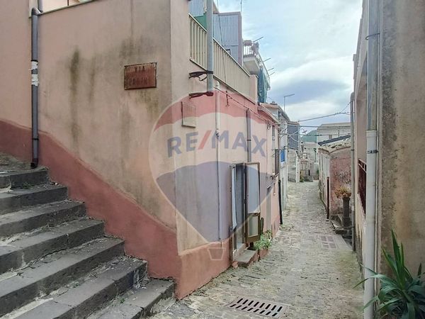 Casa Indipendente Buccheri, SR Vendita