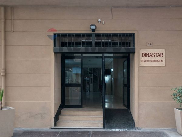 Locale Commerciale San Lorenzo, Napoli, NA Vendita