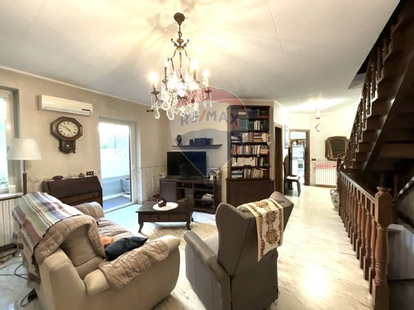 Villa a schiera Arese, MI Vendita