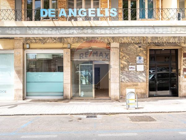 Locale Commerciale Monte Urpinu, Cagliari, CA Affitto