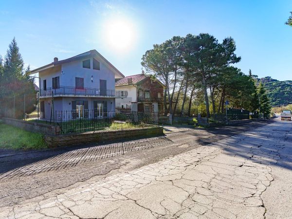 Villa singola Nicolosi, CT Vendita