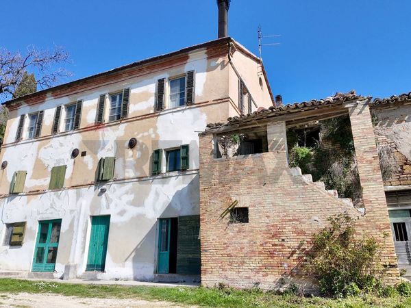Cascina/Casale Casine di Paterno, Ancona, AN Vendita