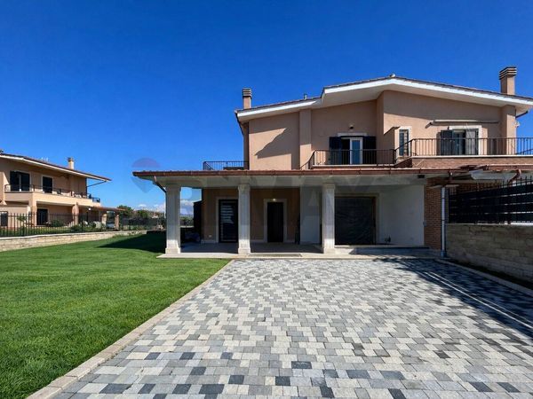 Villa o villino Pomezia, RM Vendita