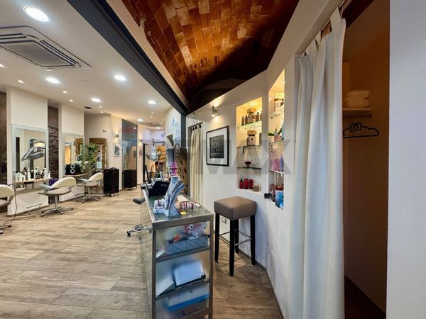 Attività  Commerciale Centrale, Pistoia, PT Vendita - Foto 4